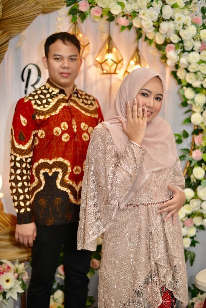 Reza & Vina 20 Reza Vina 10 Copyright © Weddingku.vip