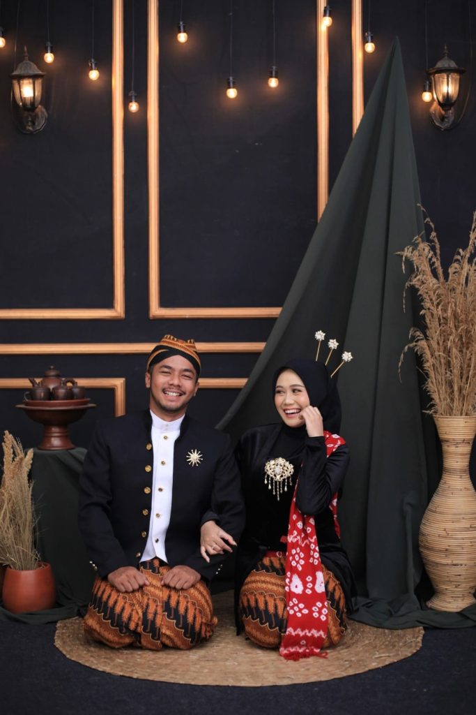 arif Prasasti 13 Copyright © Weddingku.vip