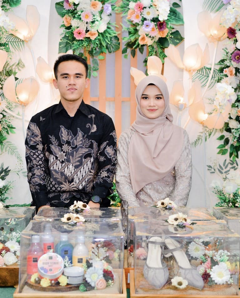 BEKTI ANGGITA 19 Copyright © Weddingku.vip