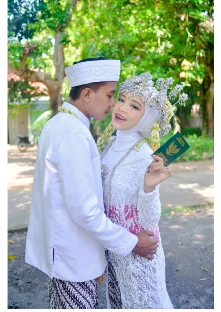 Tina Nur 4 1 Copyright © Weddingku.vip